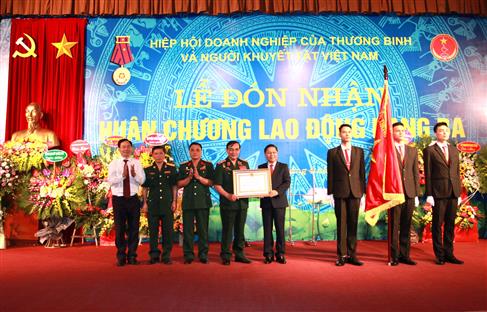 Hiệp hội doanh nghiệp của Thương binh và Người khuyết tật Việt Nam đón nhận Huân chương Lao động hạng Ba của Chủ tịch nước trao tặng